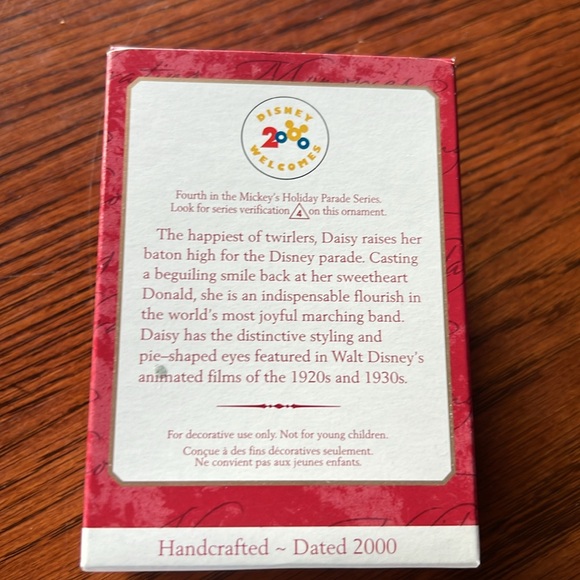Hallmark NWT Donald Duck Baton Twirler Daisy 2000 Ornament - Picture 2 of 3